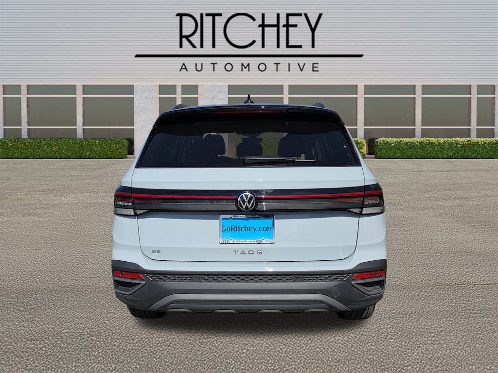 Used 2025 Volkswagen Taos SE Black SUV