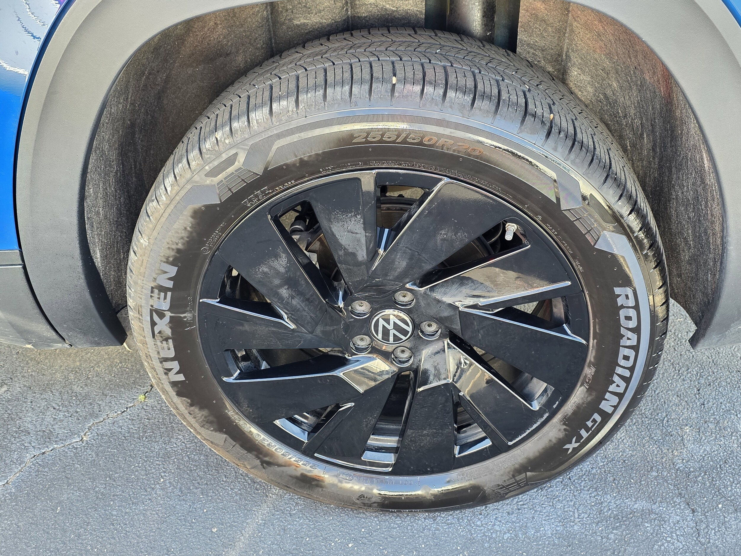 2025 Volkswagen Atlas SE Technology photo 2