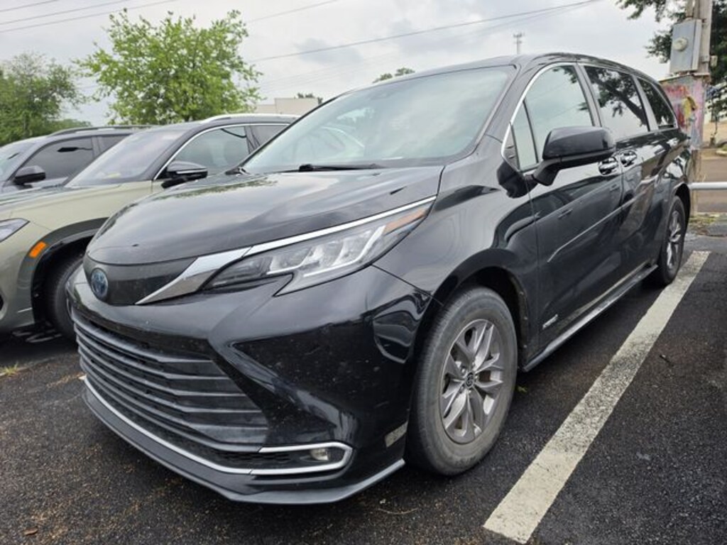 Used 2021 Toyota Sienna XLE Van