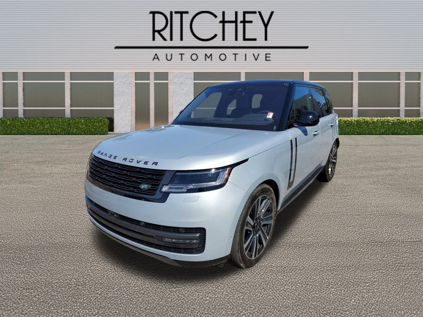 2023 Land Rover Range Rover SE photo 2