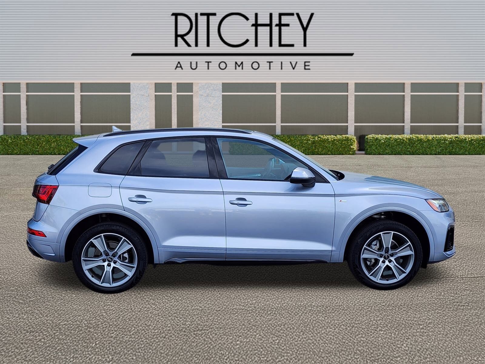 2025 Audi Q5 S line Premium photo 2