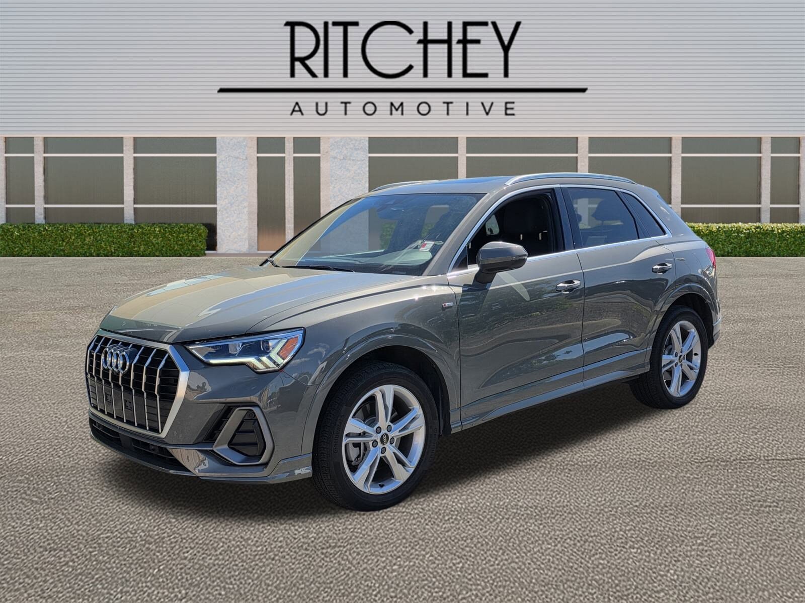 2022 Audi Q3 S line Premium Plus photo 3