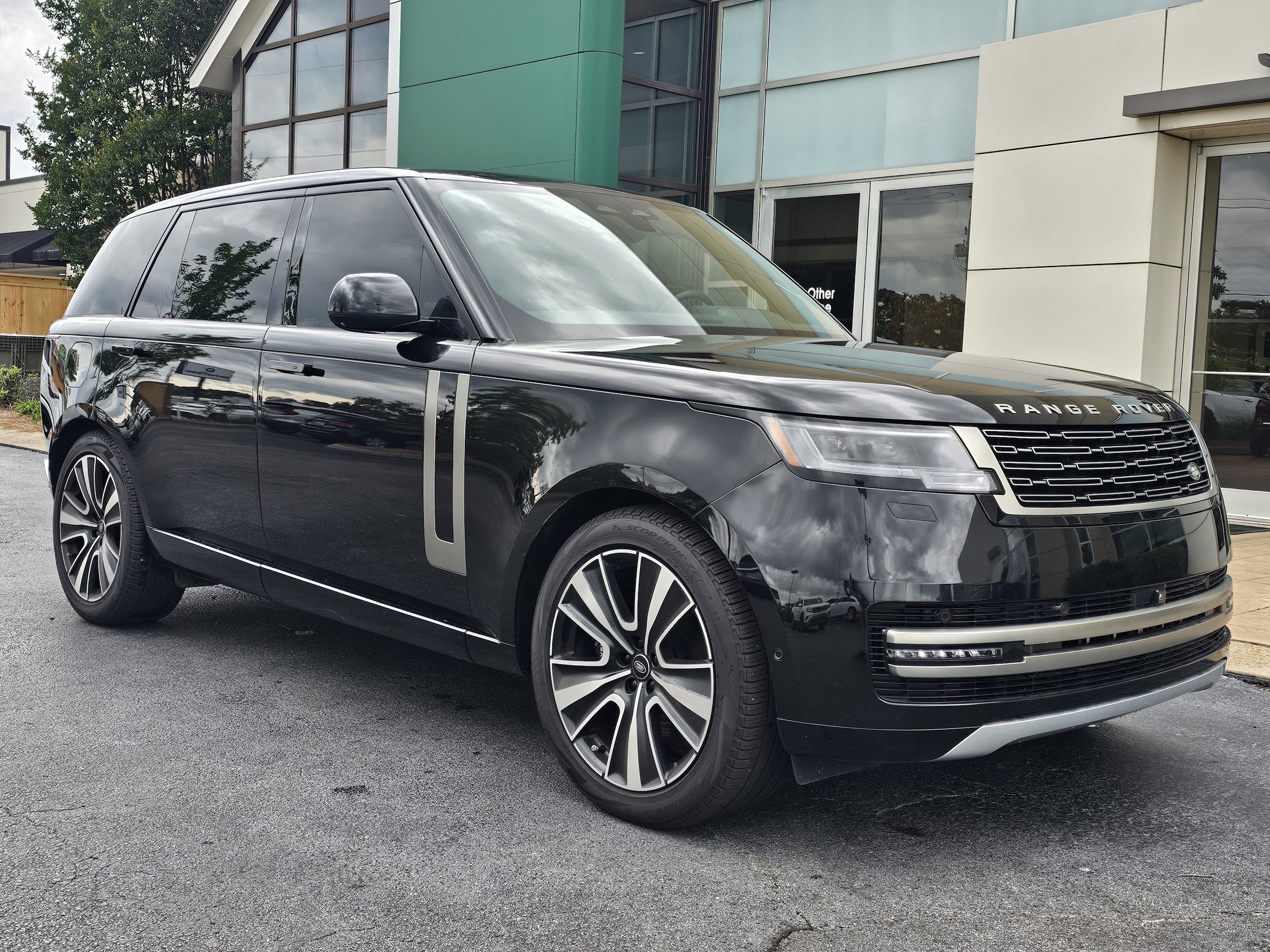 2024 Land Rover Range Rover SE's photo