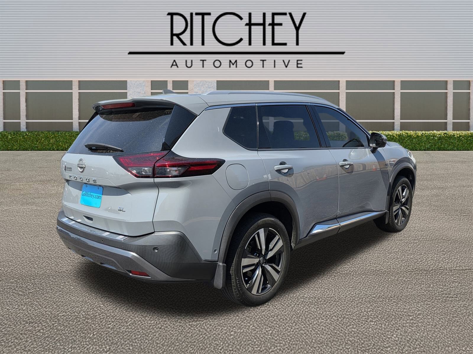 2023 Nissan Rogue SL photo 2