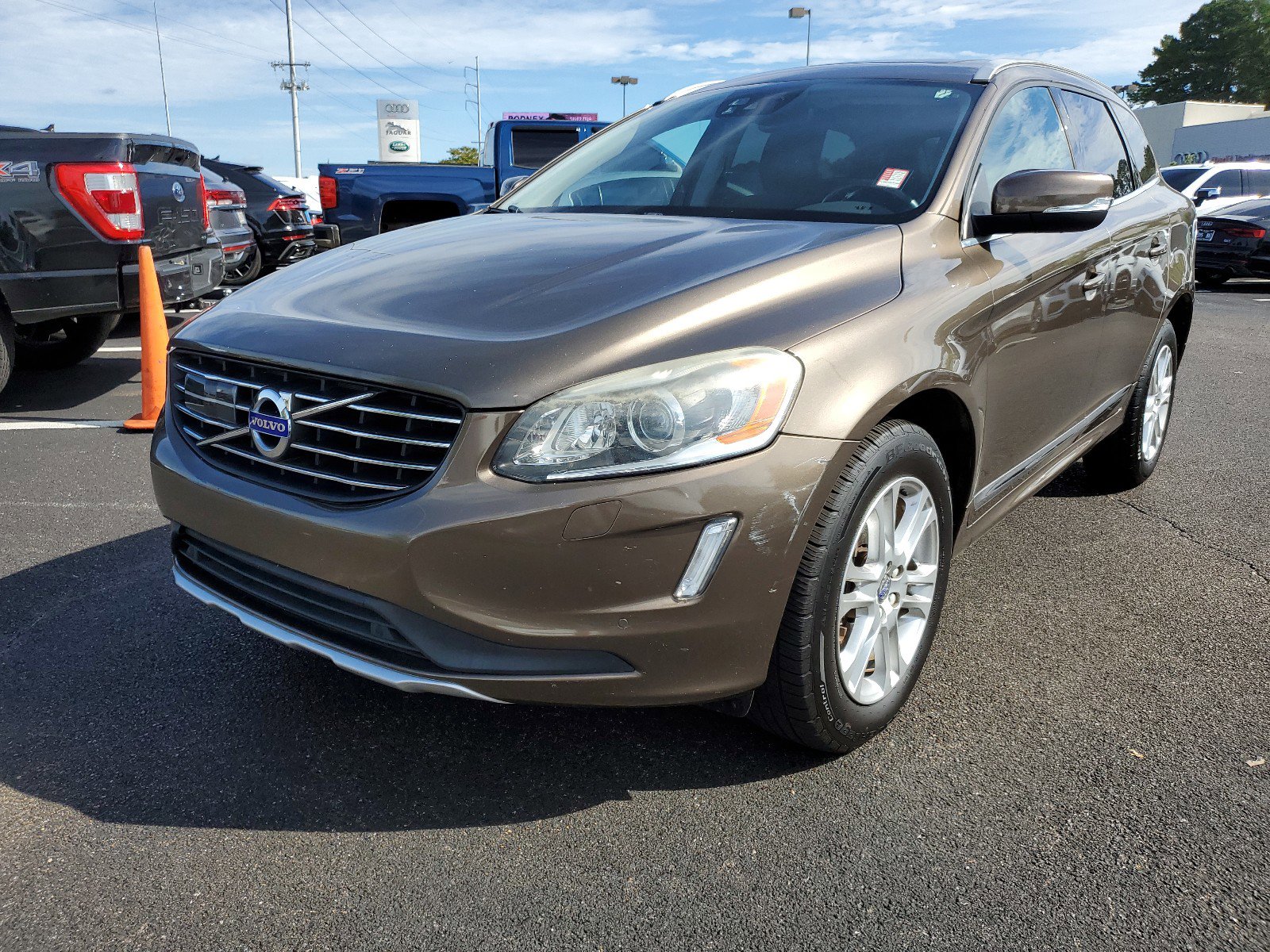 Used 2015 Volvo XC60 Platinum with VIN YV440MDM8F2737804 for sale in Jackson, MS