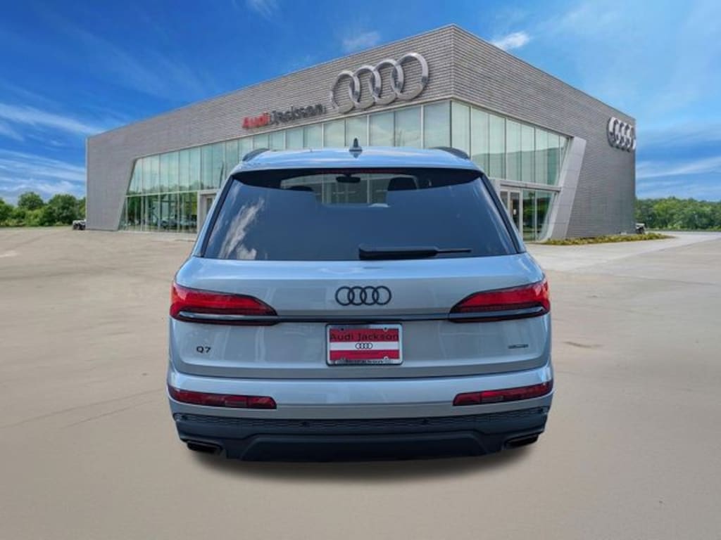 New 2026 Audi Q7 45 Premium SUV