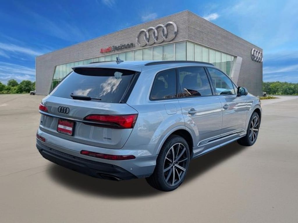 New 2026 Audi Q7 45 Premium SUV