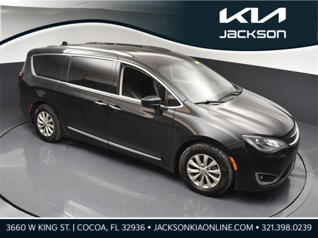 Used 2018 Chrysler Pacifica Touring L Van