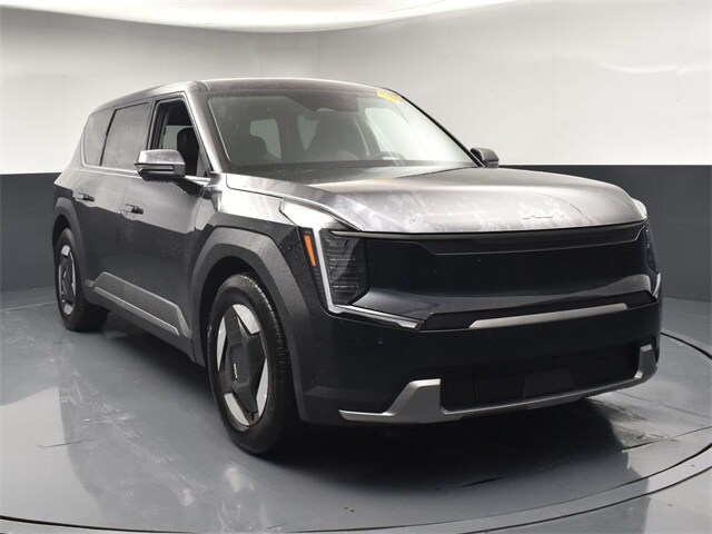 2026 Kia EV9 Light Long Range photo 2