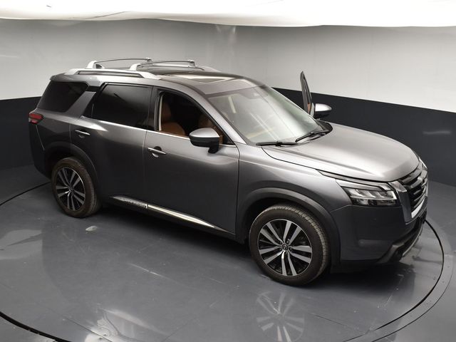 2023 Nissan Pathfinder Platinum 4WD's photo