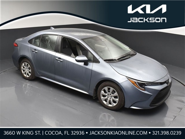 2025 Toyota Corolla LE's photo