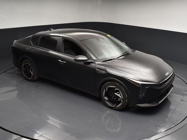 2025 Kia K4 EX AT's photo