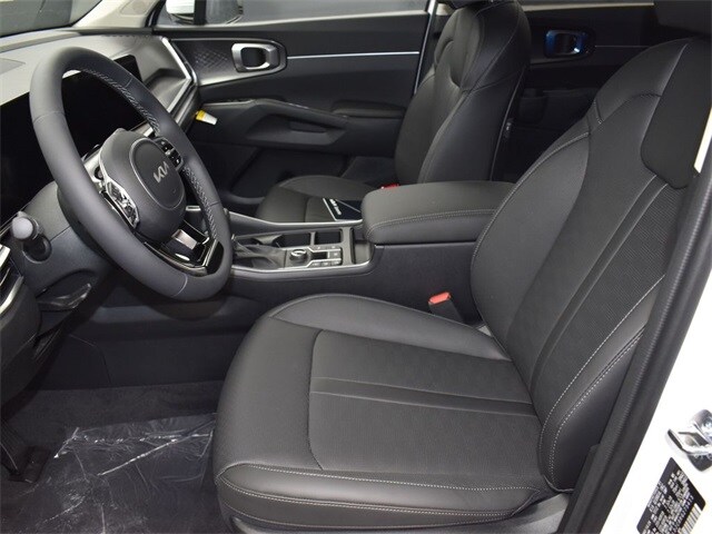 2024 Kia Sorento S photo 2