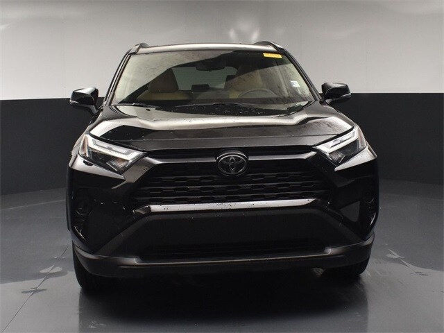 2025 Toyota RAV4 Hybrid XLE photo 3