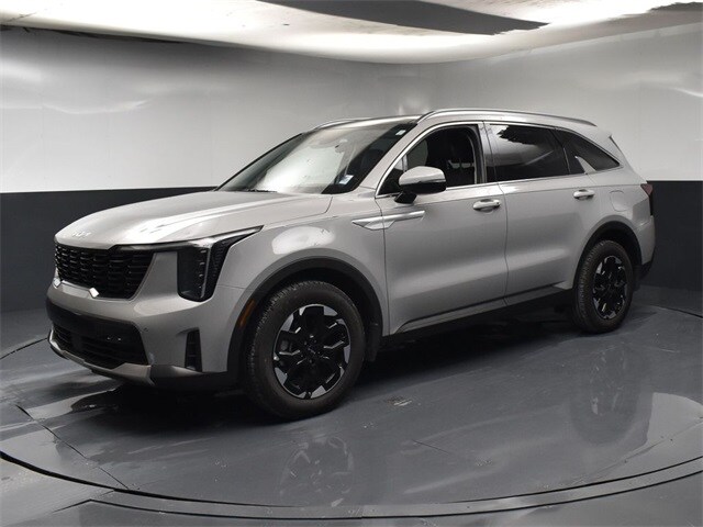 2025 Kia Sorento S photo 4