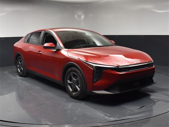 2025 Kia K4 LXS photo 2