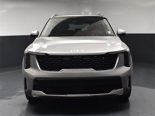 2025 Kia Sorento S photo 3