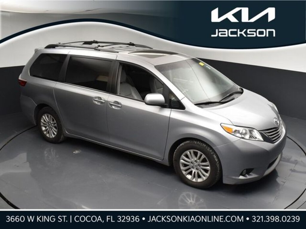 Used 2017 Toyota Sienna XLE 8 Passenger Van Passenger Van