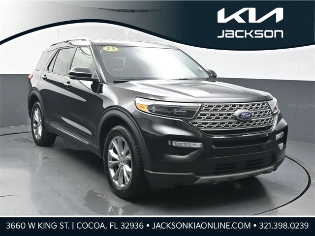 2023 Ford Explorer Limited's photo