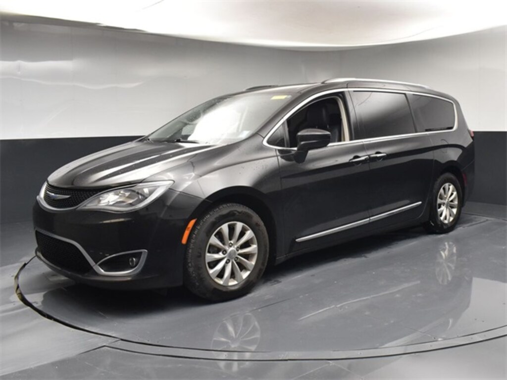 Used 2018 Chrysler Pacifica Touring L Van