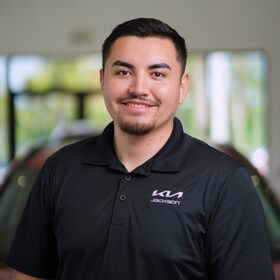 Staff member Jose from ID_8e74de