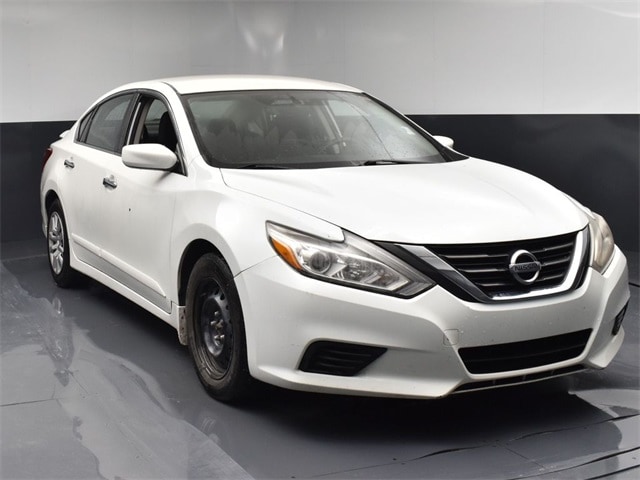 Used 2017 Nissan Altima S with VIN 1N4AL3AP2HC495889 for sale in Cocoa, FL