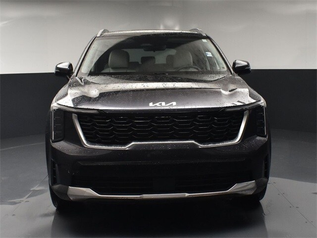 2025 Kia Sorento S photo 2