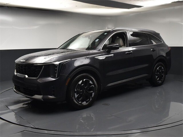 2025 Kia Sorento S photo 3