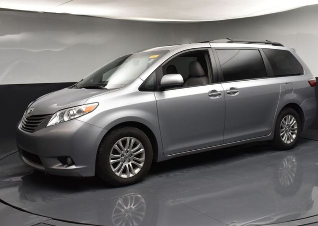 Used 2017 Toyota Sienna XLE 8 Passenger Van Passenger Van