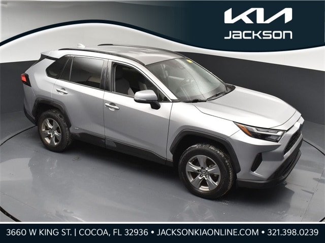 2022 Toyota RAV4 XLE's photo