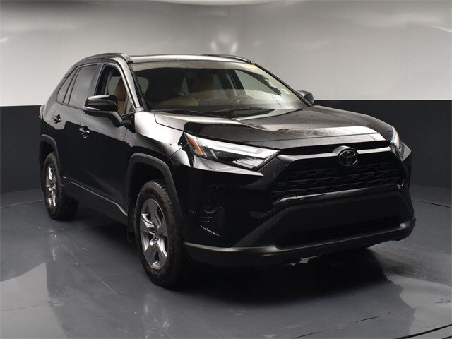 2025 Toyota RAV4 Hybrid XLE photo 2