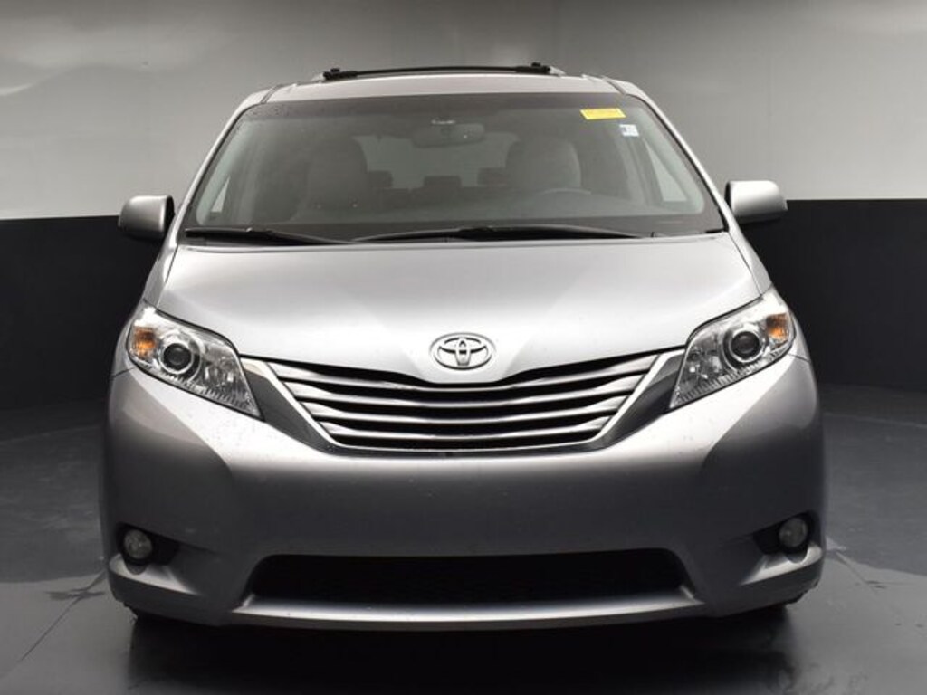Used 2017 Toyota Sienna XLE 8 Passenger Van Passenger Van