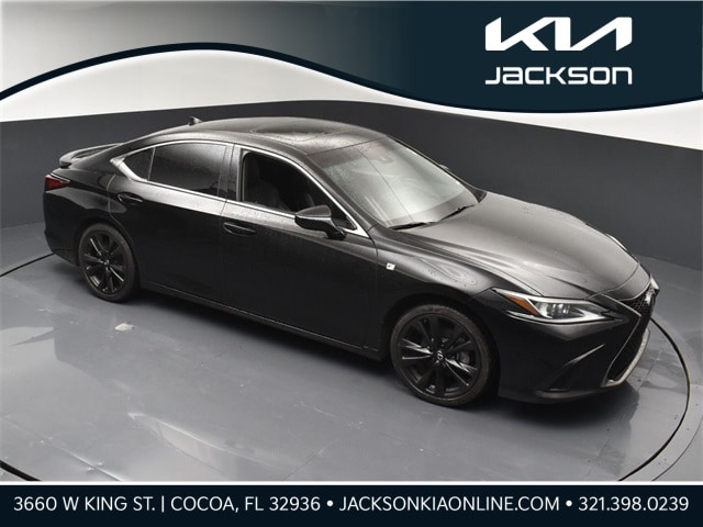 2022 Lexus ES F SPORT's photo