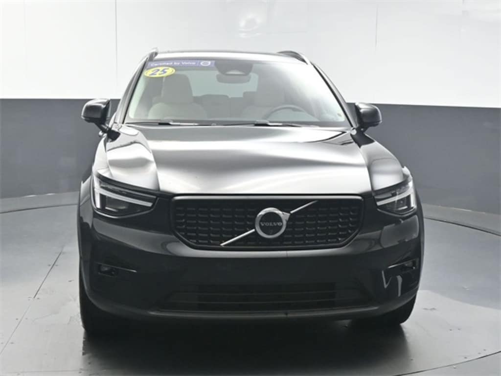 Used 2025 Volvo XC40 B5 Ultra Dark Theme SUV