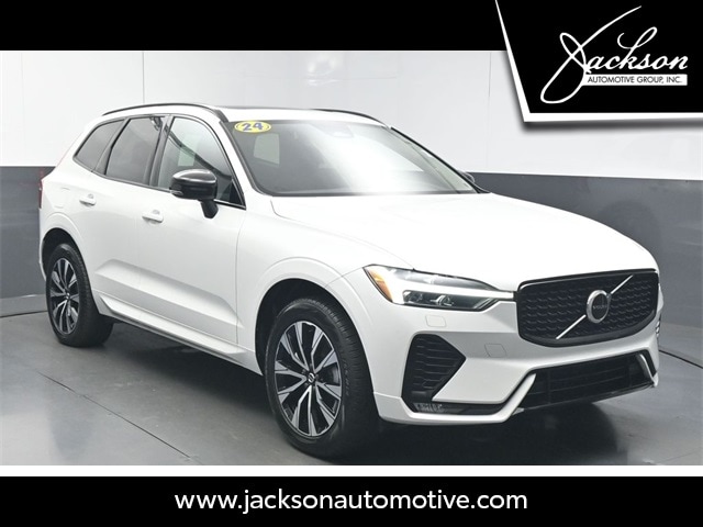 2024 Volvo XC60 Core's photo