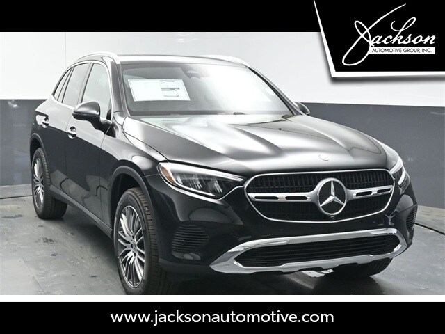 2025 Mercedes Benz GLC 300 photo 2