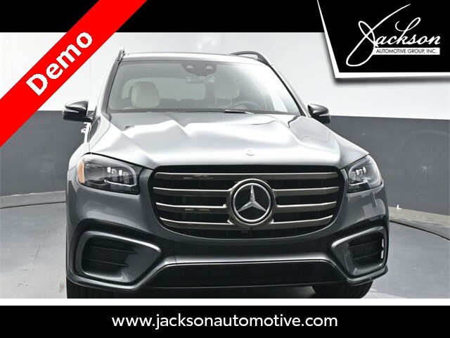 2025 Mercedes Benz GLS 450 4MATIC photo 3