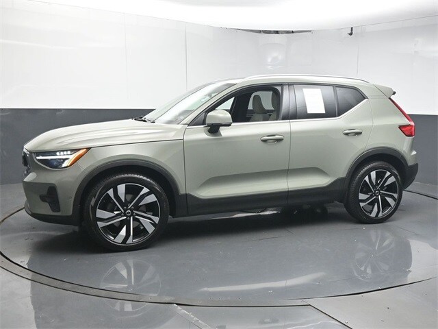 2023 Volvo XC40 AWD Plus photo 3
