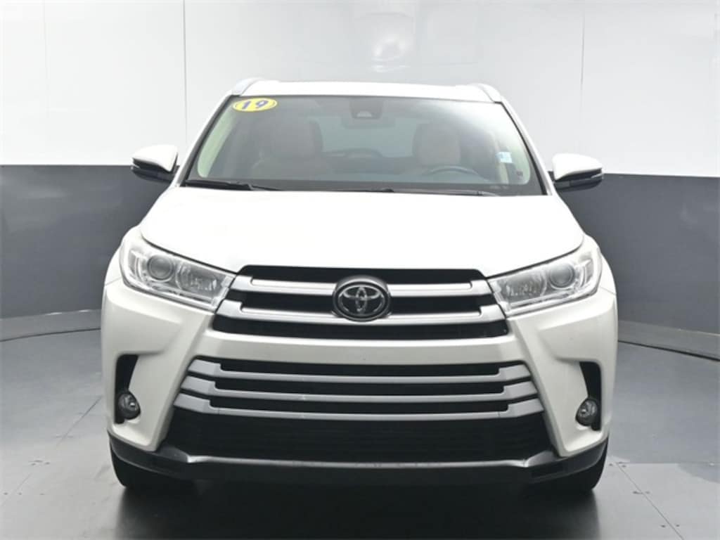 Used 2019 Toyota Highlander XLE V6 SUV