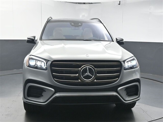 2026 Mercedes Benz GLS 580 4MATIC photo 3