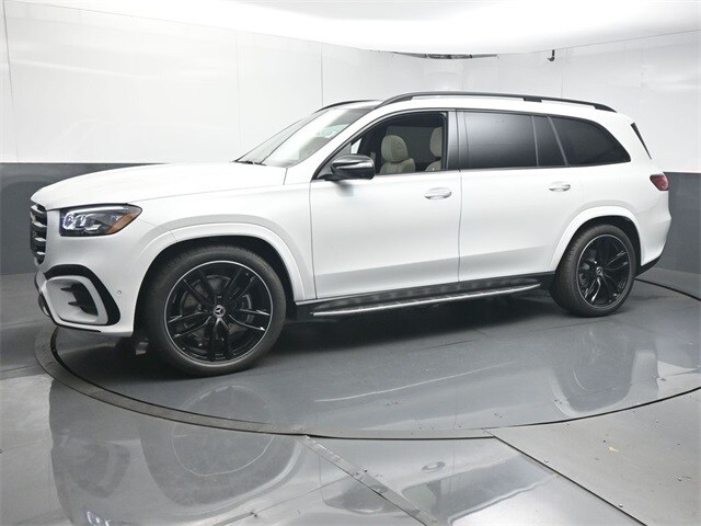 2025 Mercedes Benz GLS 450 4MATIC photo 3