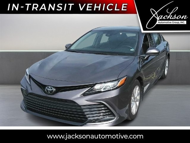 2024 Toyota Camry LE's photo