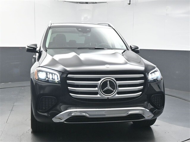 2026 Mercedes Benz GLS 450 4MATIC photo 3
