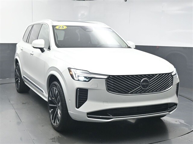 2025 Volvo XC90 T8 photo 2