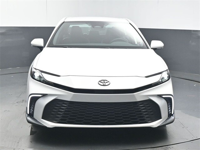 2025 Toyota Camry SE photo 3