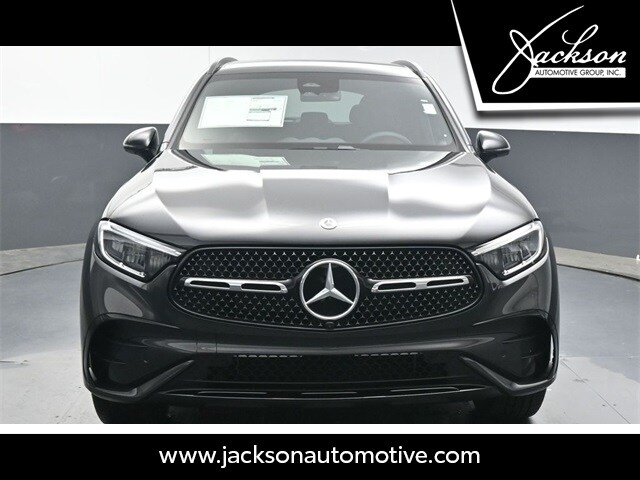 2025 Mercedes Benz GLC 300 photo 3