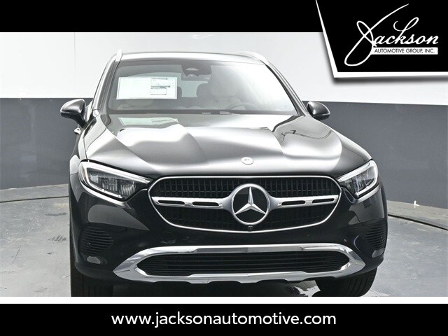 2025 Mercedes Benz GLC 300 photo 3