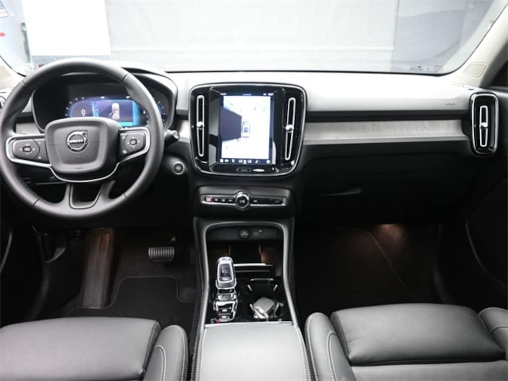 Used 2024 Volvo XC40 B5 Plus Bright SUV