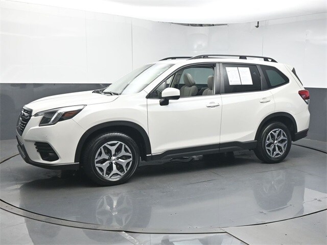 2023 Subaru Forester Premium photo 4