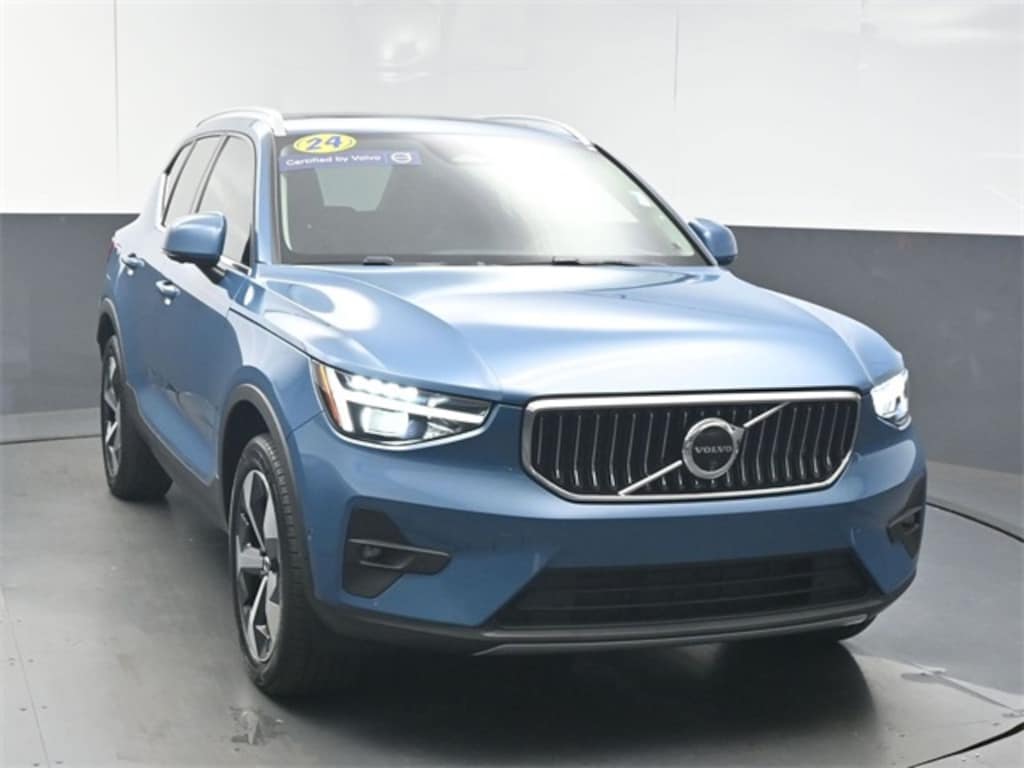 Used 2024 Volvo XC40 B5 Plus Bright SUV